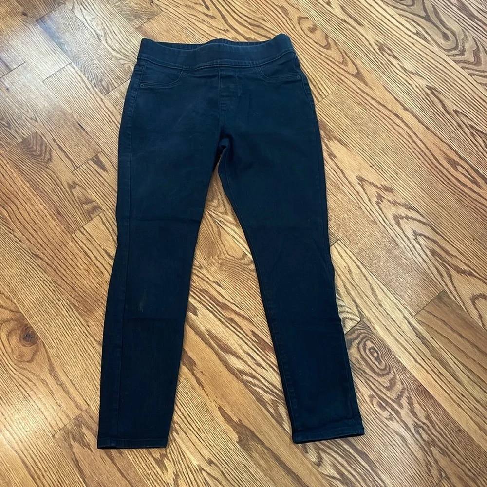 Women’s Super Skinny Old Navy Brand Mid Rise Jeans. Size 6S. Excellent Condition